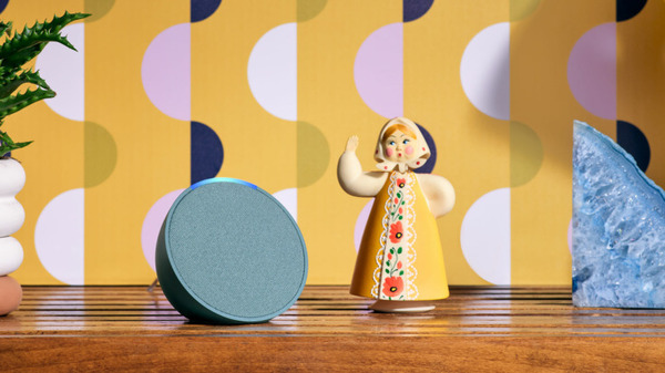 Amazon、Echoシリーズの新製品「Echo Pop」を発表　ポップなカラーでコンパクト設計、価格は5,980円