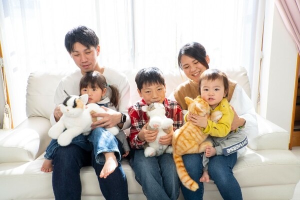 トレンドマスターの猫型ロボット10周年記念「なでなでねこちゃんEXシリーズ」発売　静電センサー搭載、撫でると鳴き声で反応