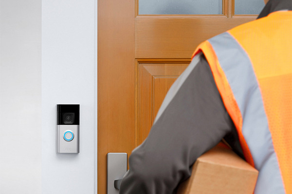 Amazon、カメラ付きドアベル「Ring Battery Doorbell Plus」と室内用セキュリティカメラ「Ring Indoor Cam(第2世代)」予約開始