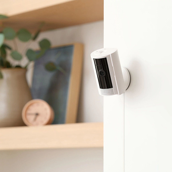 Amazon、カメラ付きドアベル「Ring Battery Doorbell Plus」と室内用セキュリティカメラ「Ring Indoor Cam(第2世代)」予約開始