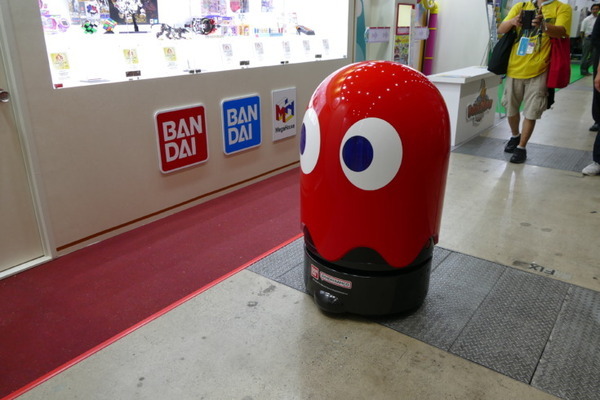 バンダイ、パックマン型ガシャポン空容器回収ロボット「ガシャドロイド」を東京おもちゃショーで公開　一般公開日は３台で登場予定