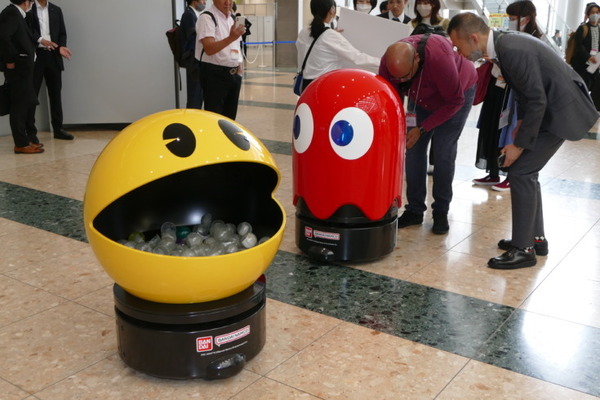 バンダイ、パックマン型ガシャポン空容器回収ロボット「ガシャドロイド」を東京おもちゃショーで公開　一般公開日は３台で登場予定