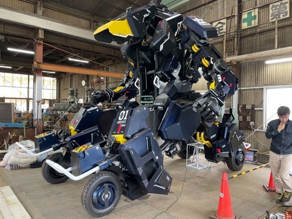 身長4.5m、SFに出てくるような搭乗型ロボット「アーカックス」のプロトタイプを発表、動画を公開　量産化も今後計画　ツバメインダストリ