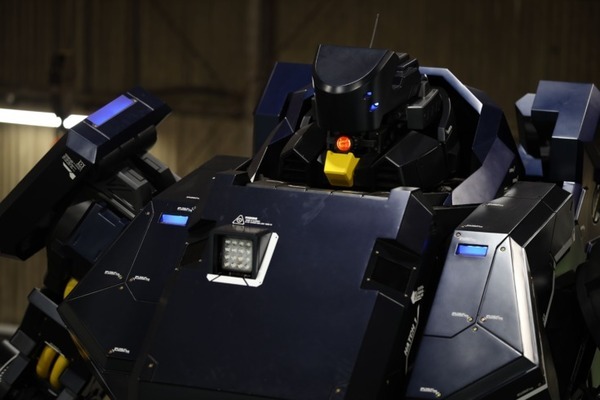 身長4.5m、SFに出てくるような搭乗型ロボット「アーカックス」のプロトタイプを発表、動画を公開　量産化も今後計画　ツバメインダストリ