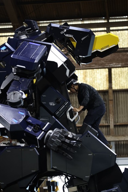 身長4.5m、SFに出てくるような搭乗型ロボット「アーカックス」のプロトタイプを発表、動画を公開　量産化も今後計画　ツバメインダストリ