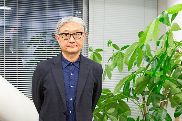新作映画『SINGULA』堤幸彦監督に聞く「進化したAIが普及した未来はユートピアか? ディストピアか?」単独インタビュー