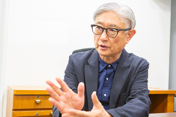 新作映画『SINGULA』堤幸彦監督に聞く「進化したAIが普及した未来はユートピアか? ディストピアか?」単独インタビュー