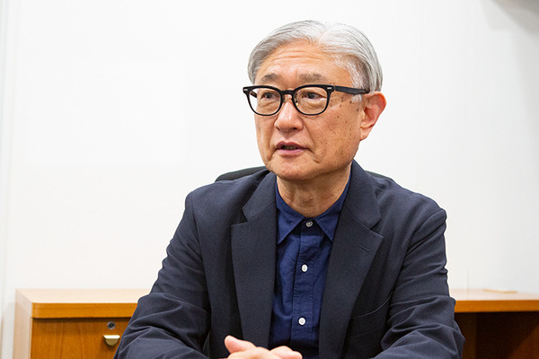 新作映画『SINGULA』堤幸彦監督に聞く「進化したAIが普及した未来はユートピアか? ディストピアか?」単独インタビュー