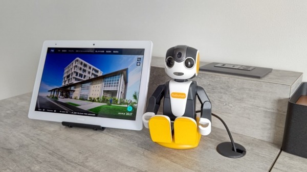 ロボホンがホテルの業務基幹システムPMSと連携　業務効率化やゲスト満足度向上への有効性を検証する実証実験に参画