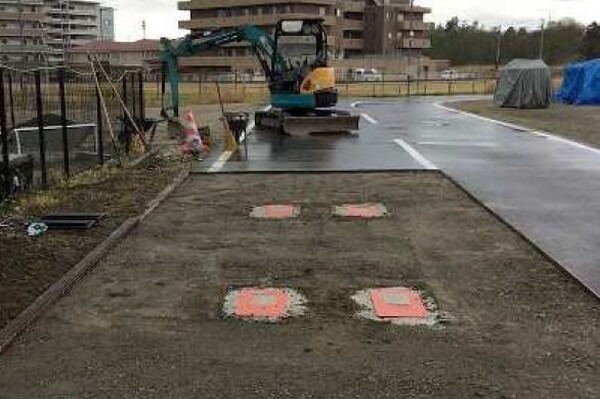 走行中に給電できる走行レーンを敷設　東京大学と三井不動産が信号待ちのEVにワイヤレス給電する実証実験へ　充電60秒で約6km走行可