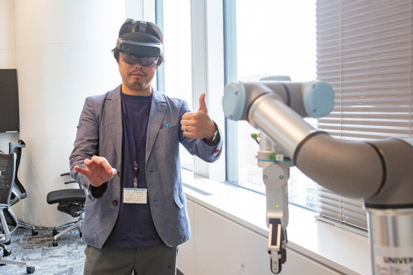 実機なくてもリアル現場にMR仮想ロボットを瞬時に設置し稼働確認　導入を効率化する「RoboLens」デモを公開　ネクストスケープ
