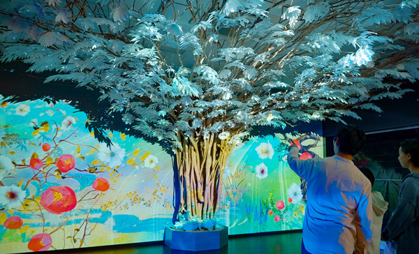 浅草「花やしき」新エリア体験レポート　パノラマ時間旅行やAR妖怪撮影、NAKEDコラボの四季と花のプロジェクションマッピングも公開