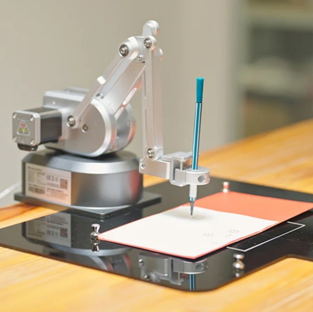 スイッチサイエンス、Elephant Robotics社の高精度ステッピングモーター搭載ロボットアーム『UltraArm P340』を販売開始