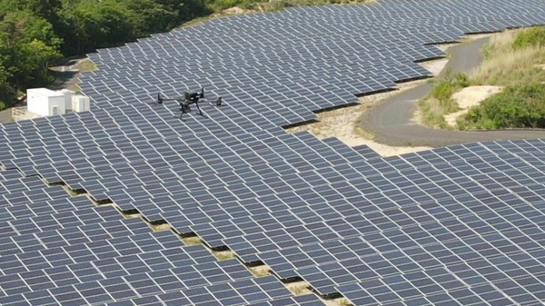 大規模太陽光パネル点検はAIドローンで効率化　センシンロボティクス『SOLAR Check』を旭電業が採用　AIが自動で異常なパネルを検知