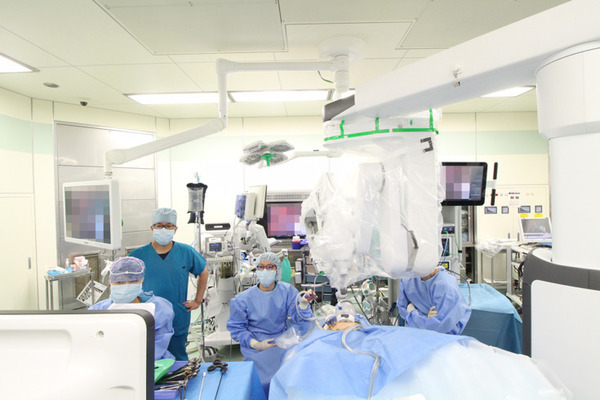 上尾中央総合病院がアーム1本のみのシングルポート「ダビンチSP」サージカルシステムで前立腺がんの摘出手術を実施　関東初