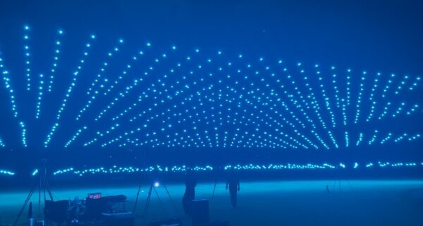 ドローンショー・ジャパン 千台規模のドローン乱舞へ　5GHz帯の実験局を開局、ドローン安全推進協議会と安全運用に向け基本合意締結