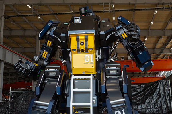 全高4.5mの搭乗できる変形ロボット「アーカックス」を公開　SFやアニメが現実に！まずは限定5台で販売開始　ツバメインダストリ