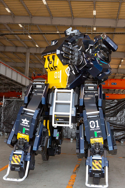全高4.5mの搭乗できる変形ロボット「アーカックス」を公開　SFやアニメが現実に！まずは限定5台で販売開始　ツバメインダストリ