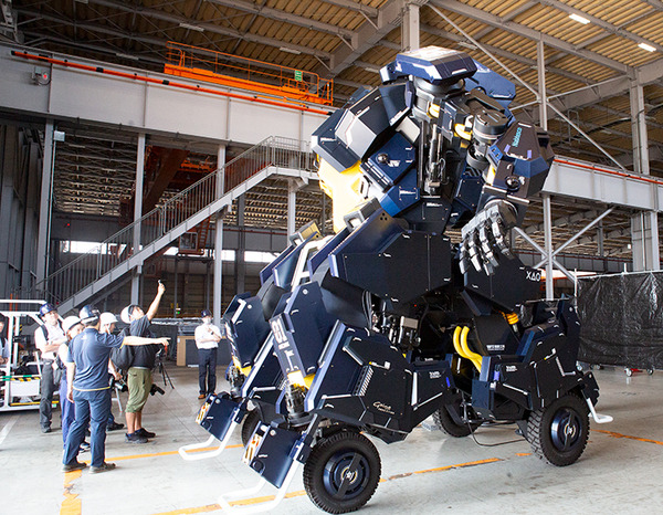 全高4.5mの搭乗できる変形ロボット「アーカックス」を公開　SFやアニメが現実に！まずは限定5台で販売開始　ツバメインダストリ