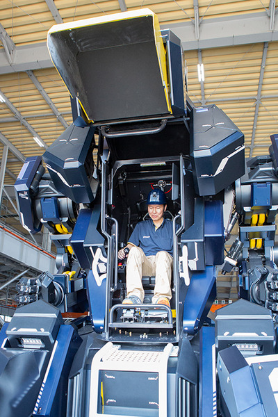 全高4.5mの搭乗できる変形ロボット「アーカックス」を公開　SFやアニメが現実に！まずは限定5台で販売開始　ツバメインダストリ
