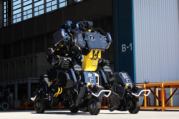 全高4.5mの搭乗できる変形ロボット「アーカックス」を公開　SFやアニメが現実に！まずは限定5台で販売開始　ツバメインダストリ
