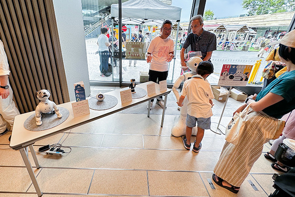 ソニー「手拍子に合わせて踊るaibo」を初公開！ファンや家族連れで大盛況　aiboファンミーティング16参加レポート