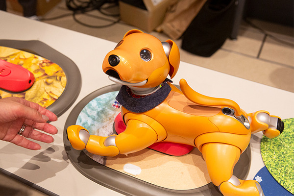 ソニー「手拍子に合わせて踊るaibo」を初公開！ファンや家族連れで大盛況　aiboファンミーティング16参加レポート