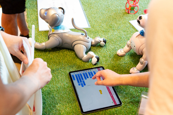 ソニー「手拍子に合わせて踊るaibo」を初公開！ファンや家族連れで大盛況　aiboファンミーティング16参加レポート