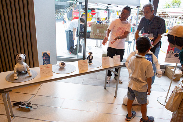 ソニー「手拍子に合わせて踊るaibo」を初公開！ファンや家族連れで大盛況　aiboファンミーティング16参加レポート