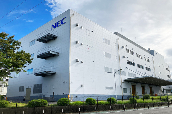 NEC 掛川の最新スマート工場を公開！自動搬送ロボットAGV・AMR/量子アニーリング/ローカル5G/顔認証/エコ導入