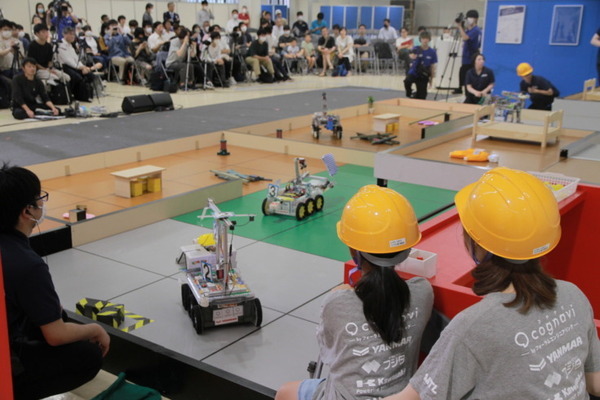 防災啓発と創造性教育の「コグナビ杯 レスキューロボットコンテスト」開催　障害物を撤去し被災状況を確認、要救助者を救出　