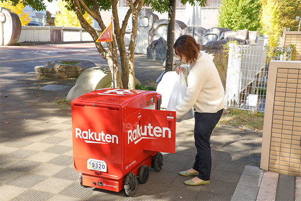 自動配送ロボットによるフードデリバリーを既に実用化　楽天に聞く、配送の現状と課題、こだわりと展望、改正道交法による変化