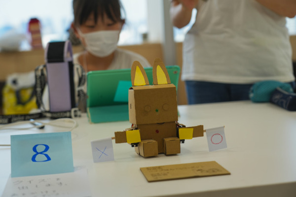 子ども達の発想あふれる「embot大展覧会」開催！最優秀賞は力作「カラドキピエロ」、ハムスターロボットや動くアクセサリーも
