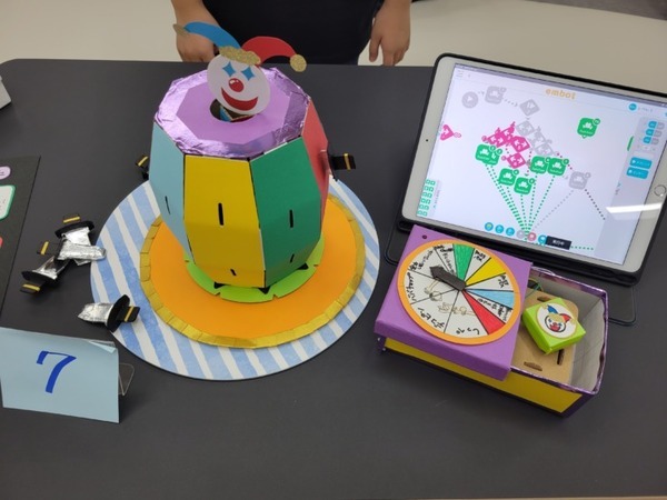 子ども達の発想あふれる「embot大展覧会」開催！最優秀賞は力作「カラドキピエロ」、ハムスターロボットや動くアクセサリーも