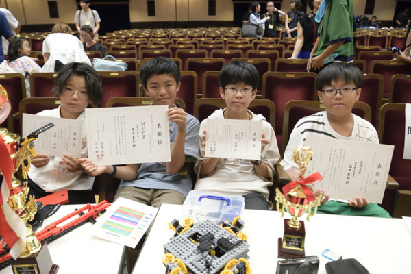 子どもたちが競い合うロボット全国大会を開催　MVPはドローンとロボットを融合したアイデアロボットが受賞　ヒューマンアカデミー