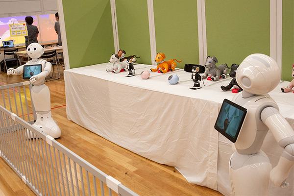 ロボットと触れあい 子ども達の笑顔あふれる「ちょっと先のおもしろい未来」(ちょもろー) 開催レポート