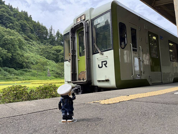 JR津南駅で「ロボホン」の「つなホン」が1日駅長に3日間就任　イベント限定のつなホン駅弁も販売