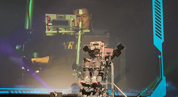 ALSの武藤将胤さんが視線でDJ、脳波でロボットアームを動かす　車椅子ダンサー神原さんとOriHime、圧巻のダンスパフォーマンスを披露