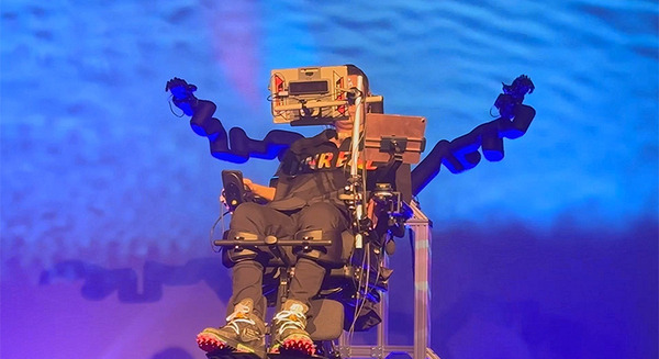 ALSの武藤将胤さんが視線でDJ、脳波でロボットアームを動かす　車椅子ダンサー神原さんとOriHime、圧巻のダンスパフォーマンスを披露