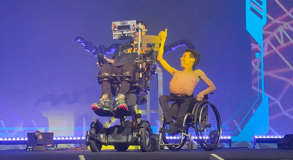 ALSの武藤将胤さんが視線でDJ、脳波でロボットアームを動かす　車椅子ダンサー神原さんとOriHime、圧巻のダンスパフォーマンスを披露