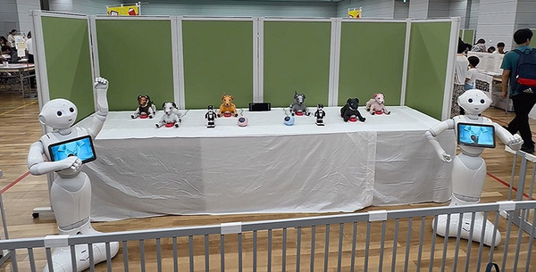 「THE★ROBOTS」ロボットダンスショー公開(ちょもろー)　aiboメンバー全色カラー勢揃い、Romiはどうやって踊るの?