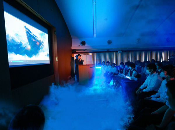 窪田望氏がAIアートの展覧会を天王洲で開催　町長との対談や小中学生対象の特別授業も　10月7日・8日