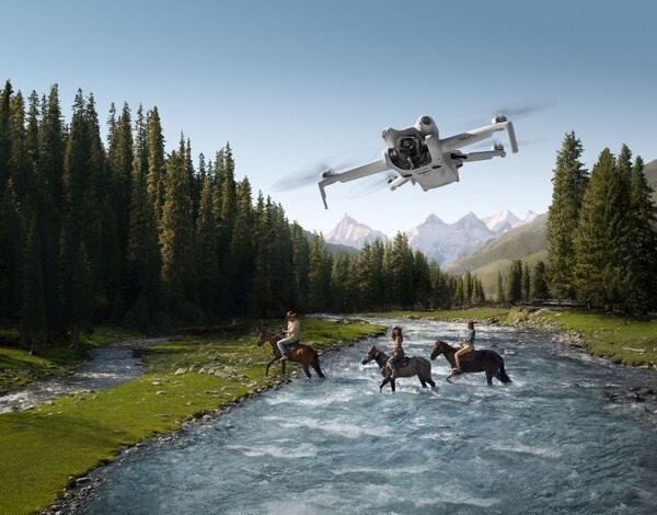 DJI、オールインワン型空撮ミニカメラドローン「Mini 4 Pro」を発表！全方向障害物検知で安定飛行、映像関連機能などを強化