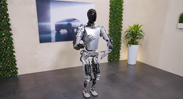 米テスラ、ヒューマノイドの最新動画を公開　ブロックの色を見分けて振り分けるソーティング作業や片脚立ちストレッチなどを修得