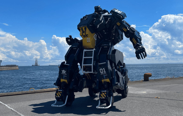 搭乗できる身長4.5mの変形ロボット「アーカックス」の特装型を開発へ　マクロス『バルキリー』等の河森正治監督がデザイン