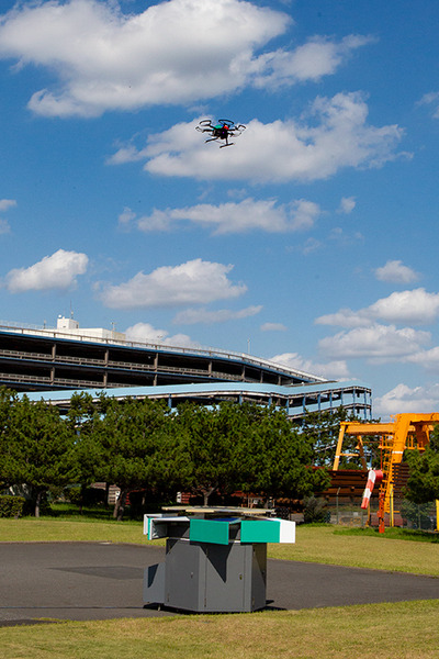 【速報:日本初】セコム 自動で巡回監視飛行し、侵入者を追尾する新型「AIセキュリティドローン」を発表　デモを公開