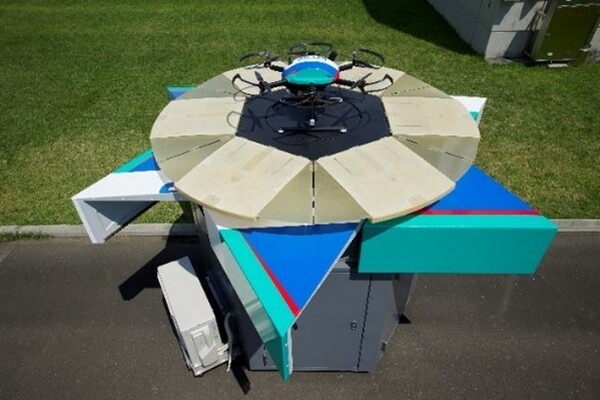 【速報:日本初】セコム 自動で巡回監視飛行し、侵入者を追尾する新型「AIセキュリティドローン」を発表　デモを公開