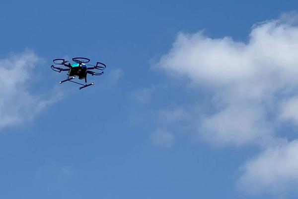 【速報:日本初】セコム 自動で巡回監視飛行し、侵入者を追尾する新型「AIセキュリティドローン」を発表　デモを公開