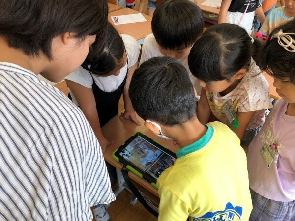 テレプレゼンスロボットで給食室を模擬探検！取手市が子どもたちの食への関心を高めるICT×食育授業を実施　