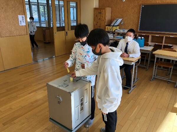 テレプレゼンスロボットで給食室を模擬探検！取手市が子どもたちの食への関心を高めるICT×食育授業を実施　